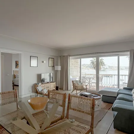 Bay Terrace I Apartment